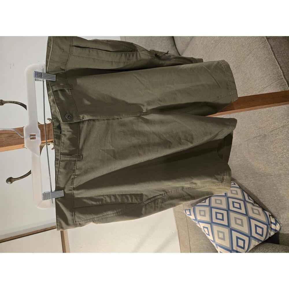 The North Face Men's Casual Shorts Olive Green Size 40